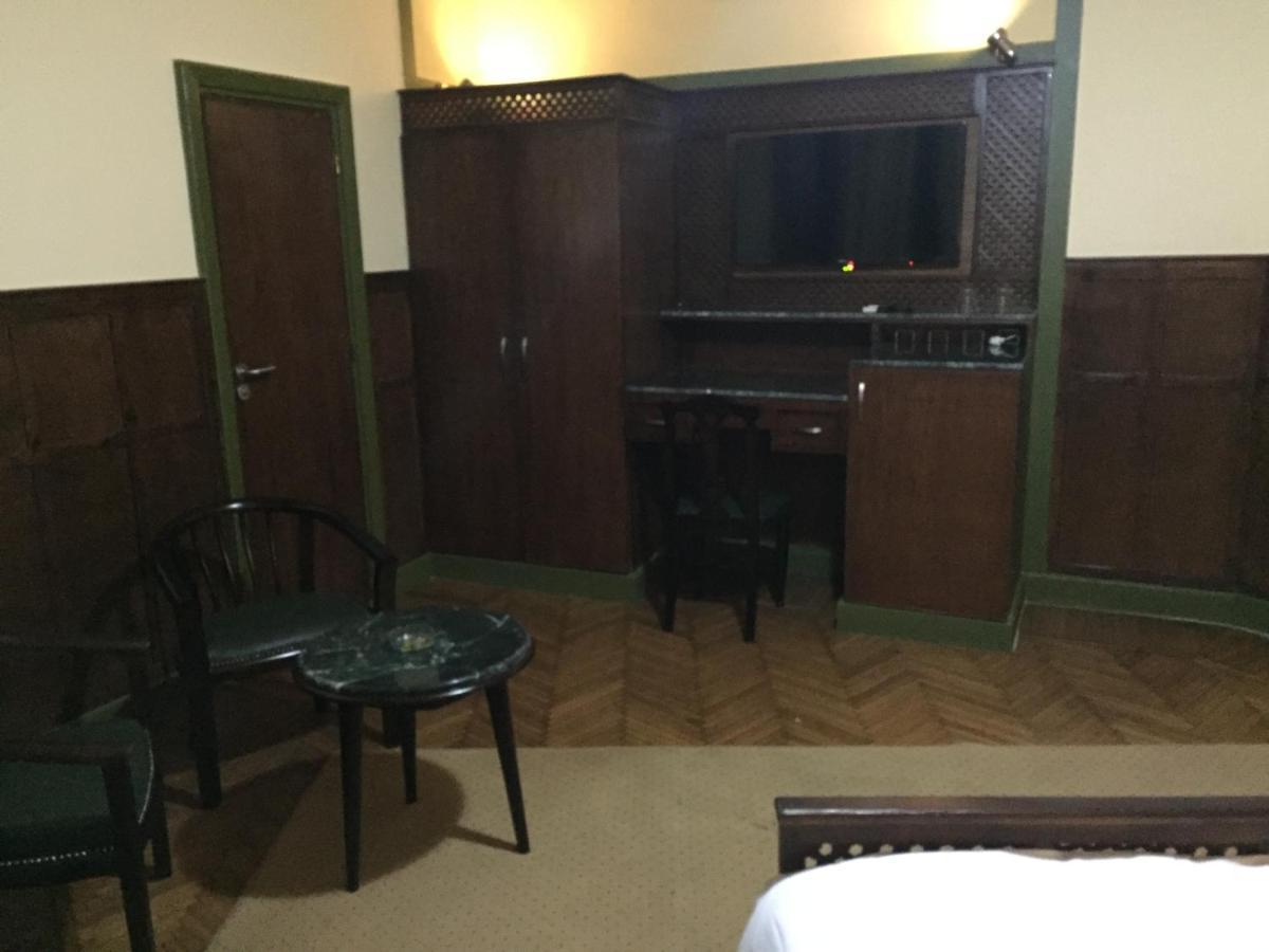 Carlton Downtown Hotel